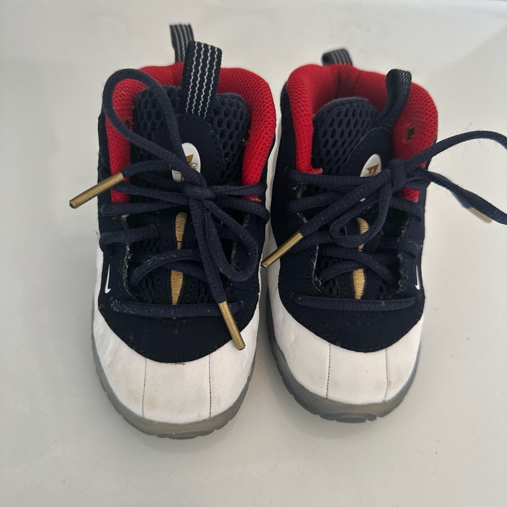 Toddler Nike foam sneakers